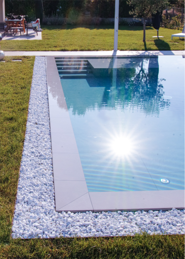 Piscina con bordo sfioro a Lazise (VR)